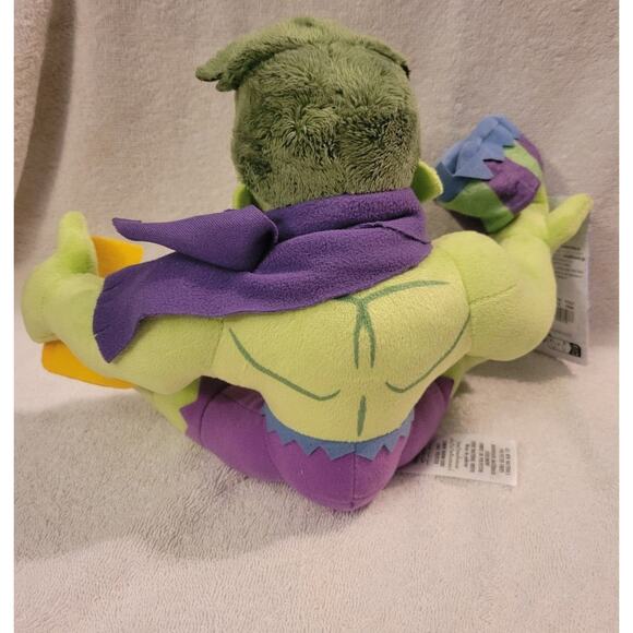 Hulk Winter Holiday Themed 8" Stuffed Plush Toy Disney Parks Marvel Avengers NWT - Picture 3 of 4